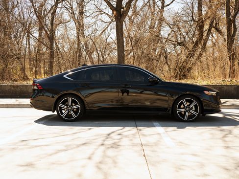 Used 2024 Honda Accord Sport image 10