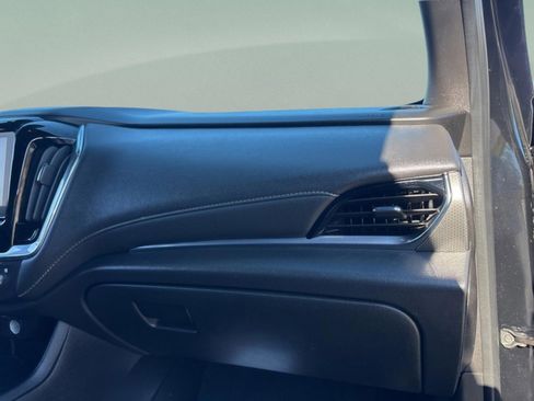 Used 2023 Chevrolet Traverse Premier image 36