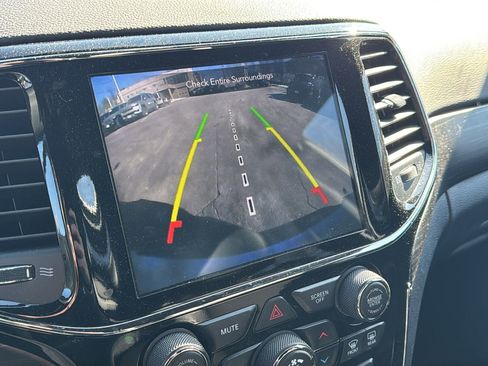 Used 2019 Jeep Grand Cherokee Altitude image 27