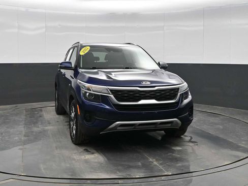 Used 2021 Kia Seltos EX image 2