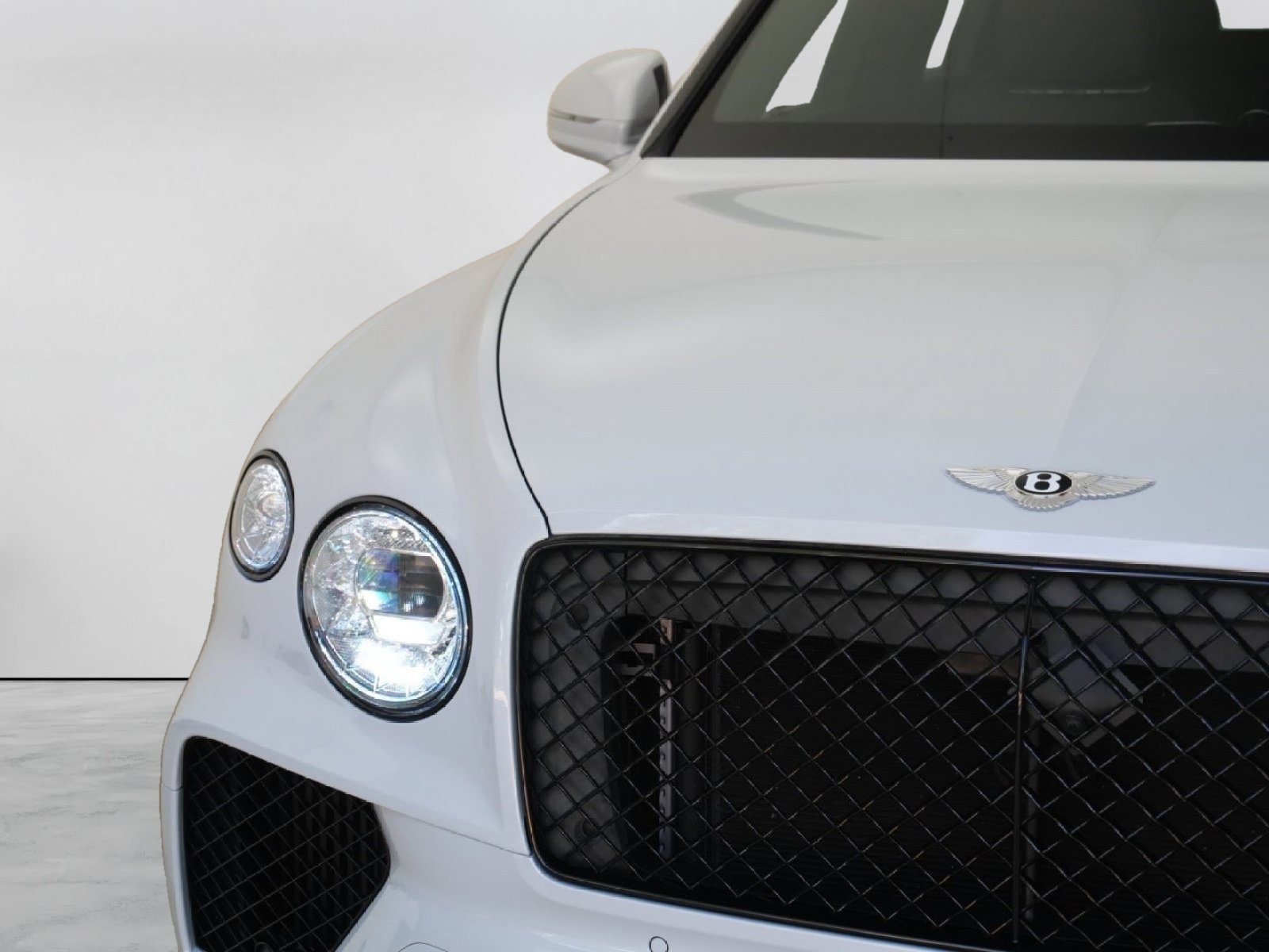 Used 2024 Bentley Bentayga AWD/4WD image 43