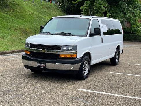 Used 2018 Chevrolet Express 2500 LT w/ LT Preferred Equipment Group RWD image 26