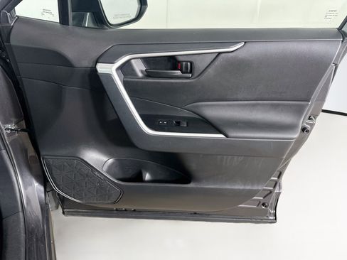Used 2025 Toyota RAV4 LE FWD image 31