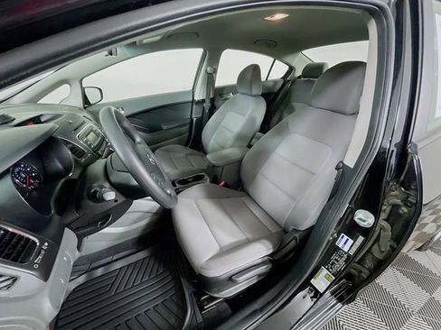 Used 2017 Kia Forte LX image 19