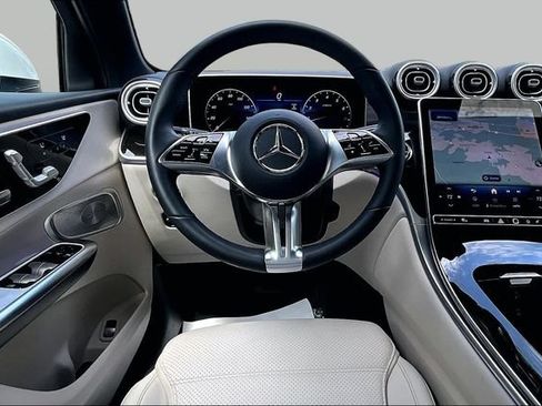 Used 2026 Mercedes-Benz GLC 300 4MATIC image 11