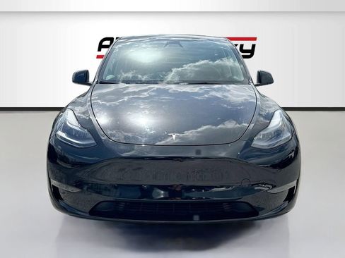 Used 2024 Tesla Model Y Long Range AWD/4WD image 2