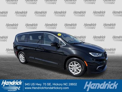 Used 2024 Chrysler Pacifica Touring-L