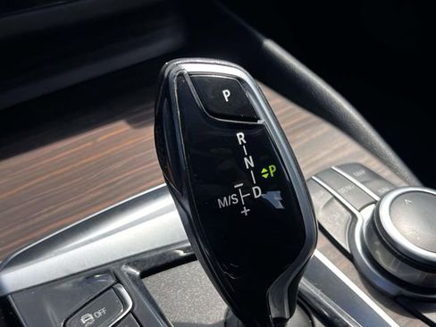 Used 2022 BMW 530e w/ Premium Package image 34