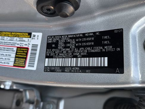 Used 2021 Toyota Highlander XLE image 38