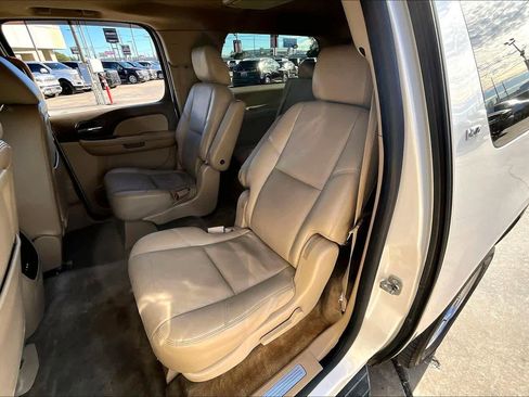 Used 2014 Chevrolet Suburban LTZ image 20