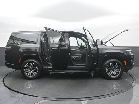 Used 2025 Jeep Wagoneer 4WD image 64