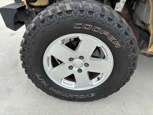 Used 2013 Jeep Wrangler Sport AWD/4WD image 36