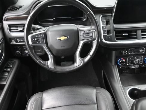 Used 2022 Chevrolet Suburban LT AWD/4WD image 16