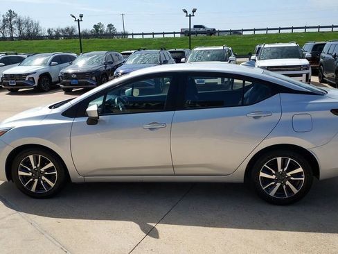 Used 2023 Nissan Versa SV image 6