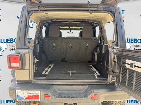 Used 2022 Jeep Wrangler Unlimited Rubicon w/ Xtreme Recon 35" Tire Package AWD/4WD image 23