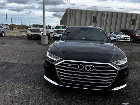 Used 2020 Audi S8 L image 9