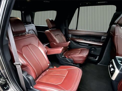 Used 2024 Ford Expedition Limited image 27