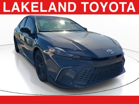 Certified 2025 Toyota Camry SE FWD image 1