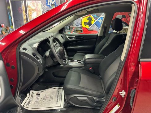 Used 2018 Nissan Pathfinder S image 10