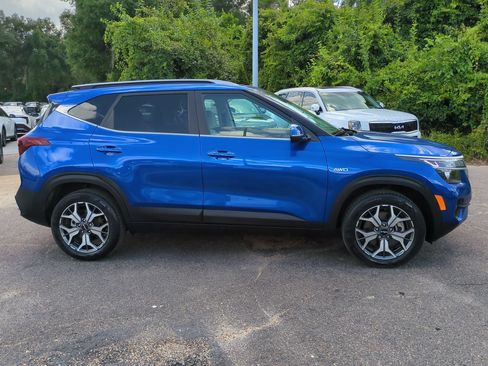 Used 2023 Kia Seltos EX AWD/4WD image 4