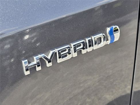 Used 2016 Toyota Prius V Four FWD image 11