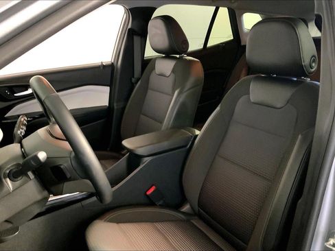 Used 2025 Chevrolet Trax LT w/ LT Convenience Package image 22