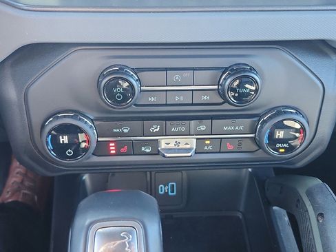 Used 2024 Ford Bronco Everglades image 18