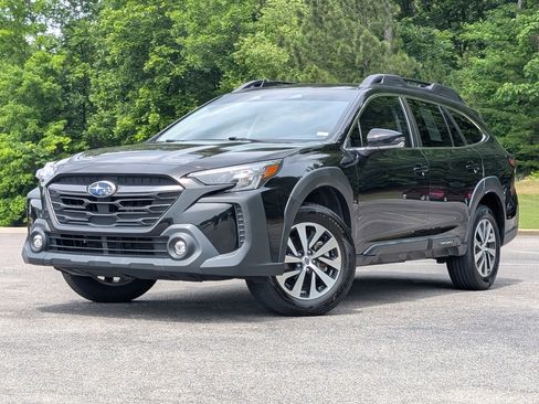 Used 2023 Subaru Outback Premium AWD/4WD image 4