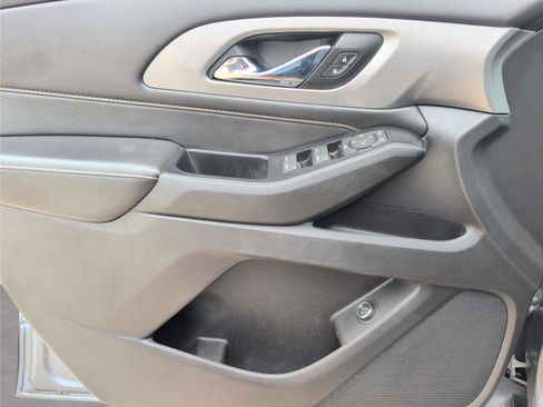 Used 2019 Chevrolet Traverse LT w/ LPO, Floor Liner Package FWD image 13