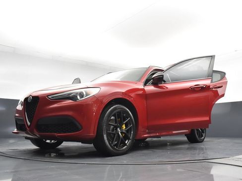 Used 2021 Alfa Romeo Stelvio Ti w/ Nero Edizione AWD/4WD image 30