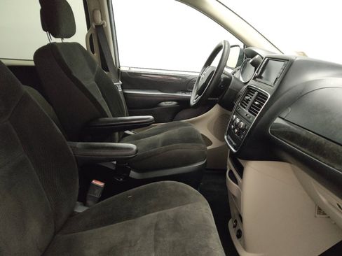 Used 2018 Dodge Grand Caravan SE w/ UConnect Hands-Free Group FWD image 21
