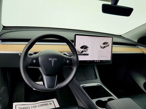 Used 2023 Tesla Model Y Performance image 12