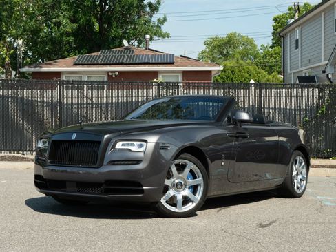 Used 2017 Rolls-Royce Dawn RWD image 3