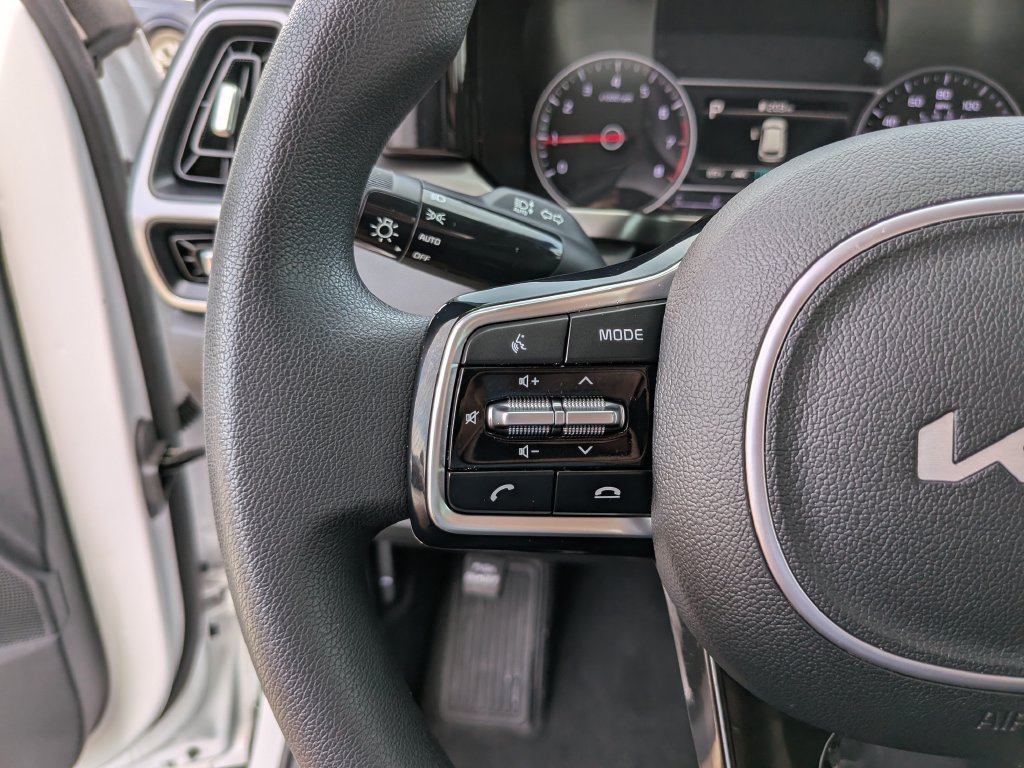 Certified 2023 Kia Sorento LX FWD image 29