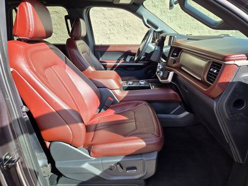 Used 2024 Ford Expedition Limited image 22