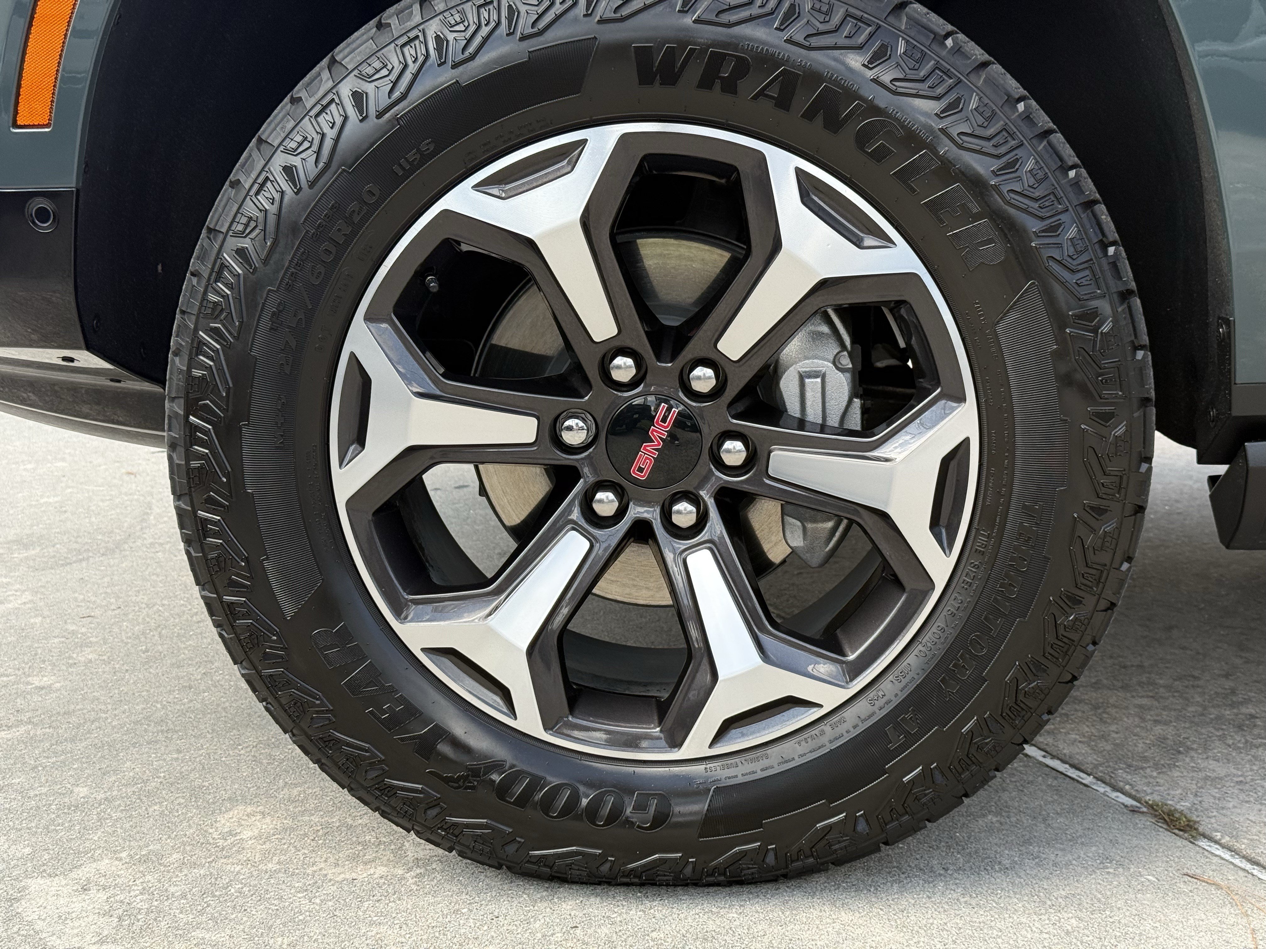 Used 2026 GMC Yukon AT4 Ultimate AWD/4WD image 12