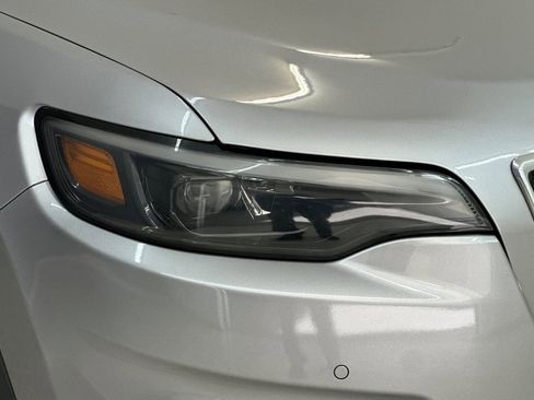 Used 2019 Jeep Cherokee Limited w/ Technology Group image 11