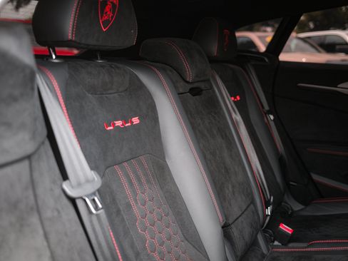 Used 2023 Lamborghini Urus Performante AWD/4WD image 33