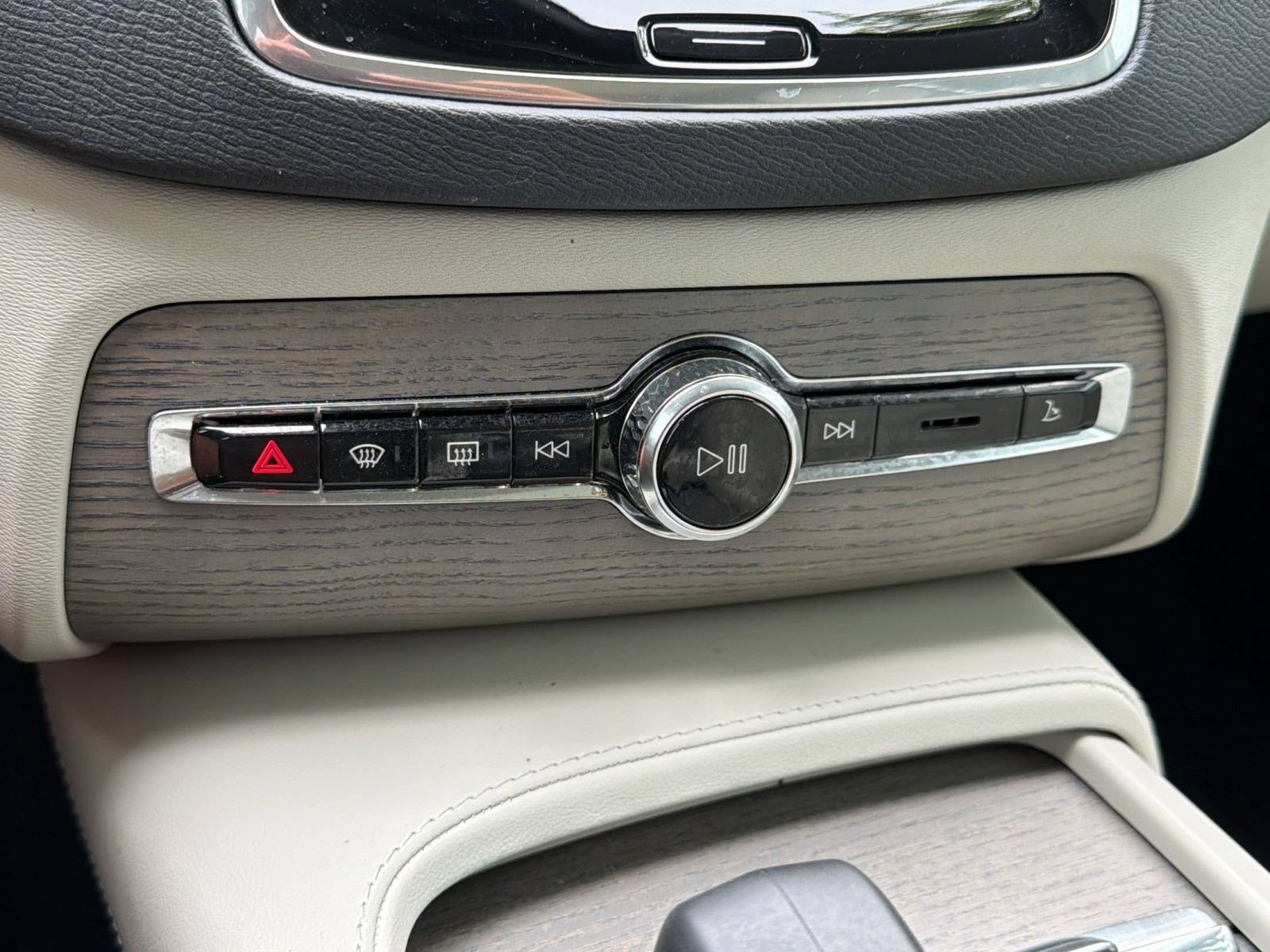 Certified 2024 Volvo XC90 T8 Plus w/ Protection Package AWD/4WD image 18