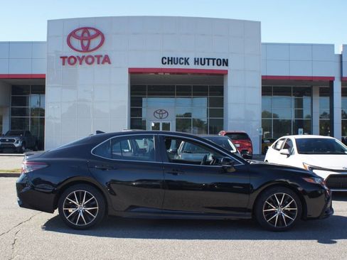 Used 2023 Toyota Camry SE image 1