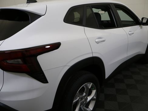 New 2026 Chevrolet Trax LS w/ LS Convenience Package FWD image 7