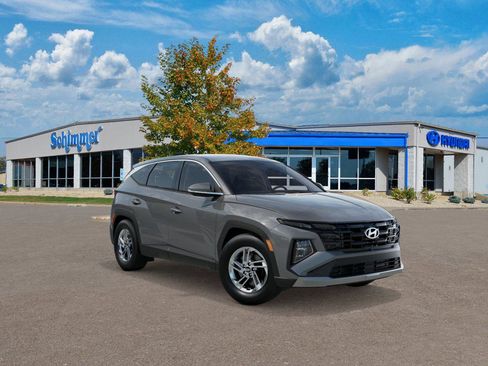 Used 2026 Hyundai Tucson SE image 2