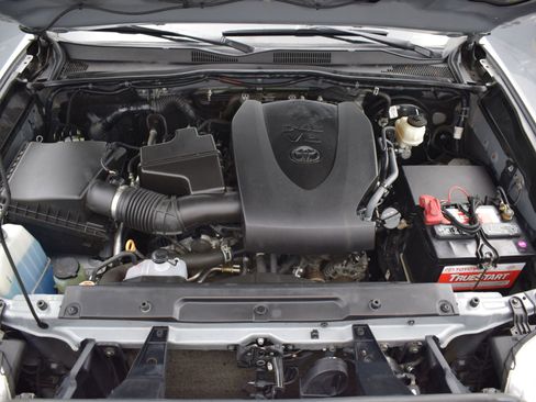 Used 2021 Toyota Tacoma TRD Sport w/ Technology Package AWD/4WD image 9
