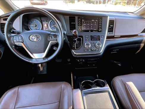 Used 2019 Toyota Sienna Limited Premium image 15