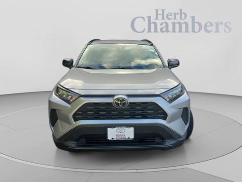 Used 2021 Toyota RAV4 LE AWD/4WD image 2