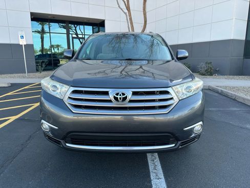 Used 2013 Toyota Highlander SE image 2