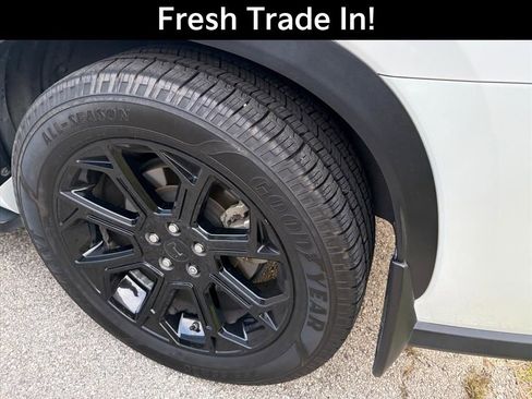 Used 2024 Toyota Highlander LE image 6