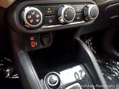 Used 2020 Nissan Versa SV FWD image 19