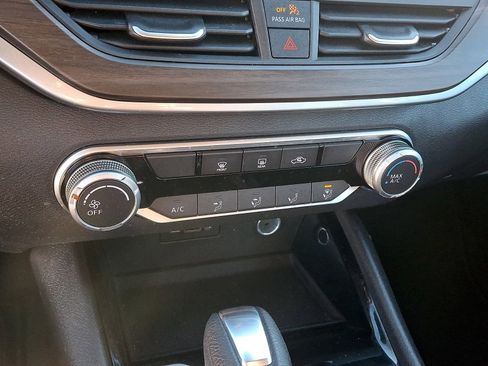 Used 2024 Nissan Altima 2.5 SV image 15