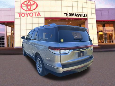 Used 2023 Lincoln Navigator Reserve image 7